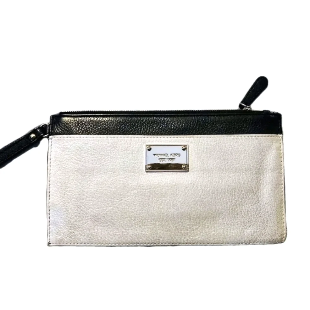 EUC - Michael Kors Black and White Wristlet